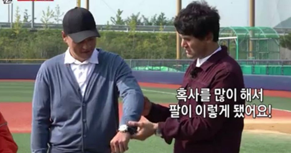 투수 시절 혹사를 당해 펴지지 않는 이승엽의 팔 상태