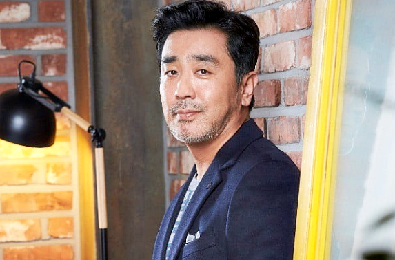류승룡, '극한직업' 이병헌 감독의 새 드라마 '닭강정' 주연