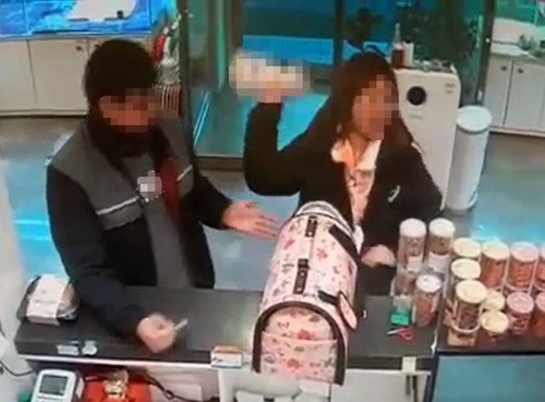 '배설물 먹는다'는 이유로 분양한 말티즈를 던져 죽인 분양인 논란