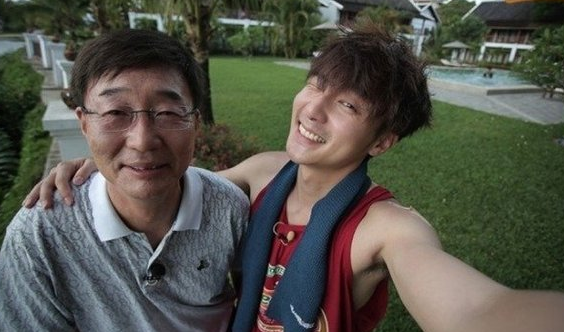 '로이킴 아버지' 김홍택 교수 "다 내 잘못"...아들보다 먼저 사과