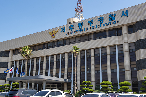 모텔에서 투신한 50대 남성, 경찰관 2명이 '맨손'으로 받아내 살려