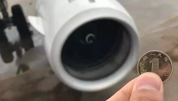 중국의 행운의 동전 던지기, 여객기에 투척... 대형 참사 날 뻔
