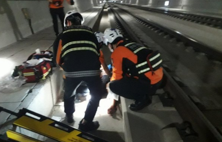 '시속 170Km' KTX 운행 중에 창밖으로 뛰어내린 30대 여성···병원 치료 중