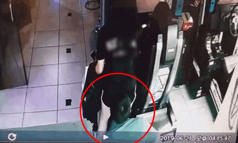 오락실서 여성 엉덩이 냄새맡는 추행男 CCTV 포착
