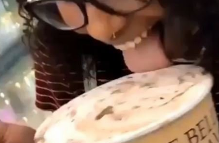 '마트 아이스크림 핥은 뒤 다시 진열' SNS 영상 확산