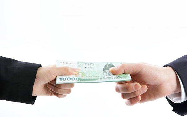 돈 받은 적이 없는데 줬다는 사람과 '싱글벙글 중고거래' 하는 썰
