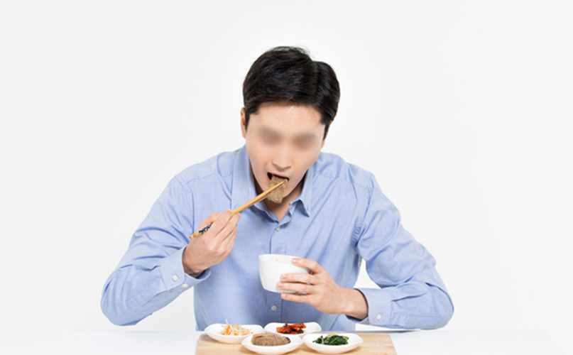 15분이 넘지 않는 식사... 위염으로 고생하기 쉽다